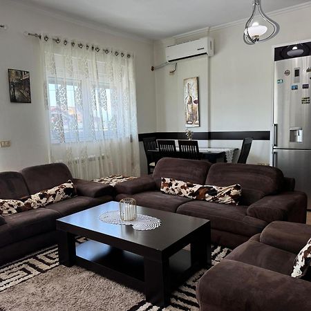 Spacious & Cozy Family Apt Near Sanatorium Appartement Tirana Buitenkant foto