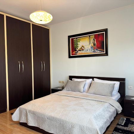 Spacious & Cozy Family Apt Near Sanatorium Appartement Tirana Buitenkant foto