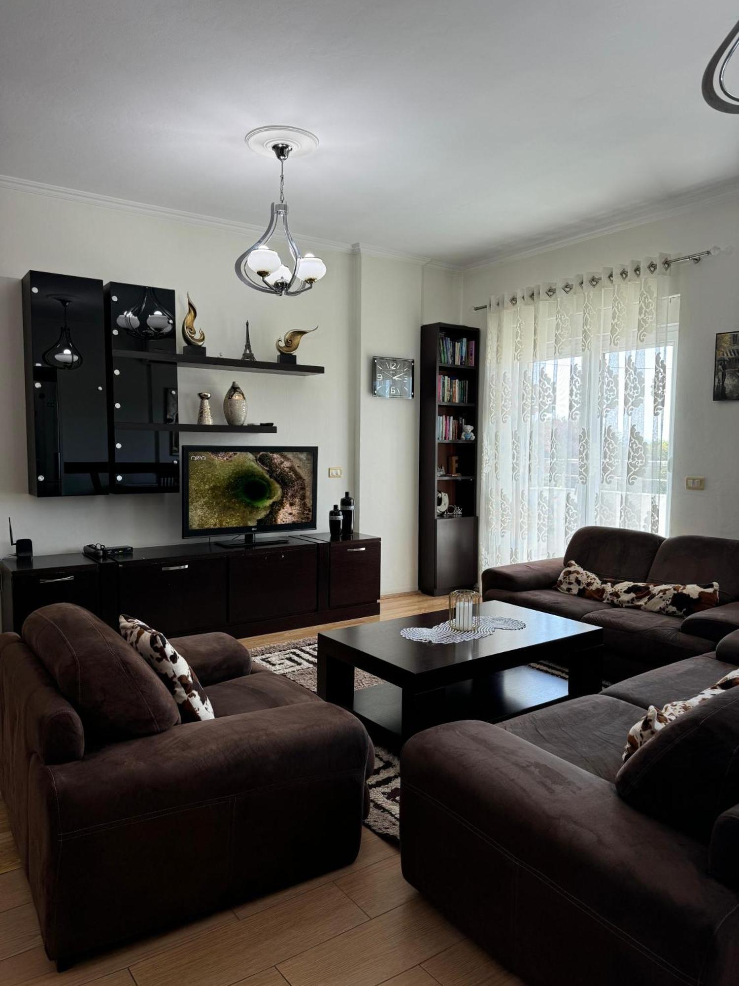 Spacious & Cozy Family Apt Near Sanatorium Appartement Tirana Buitenkant foto