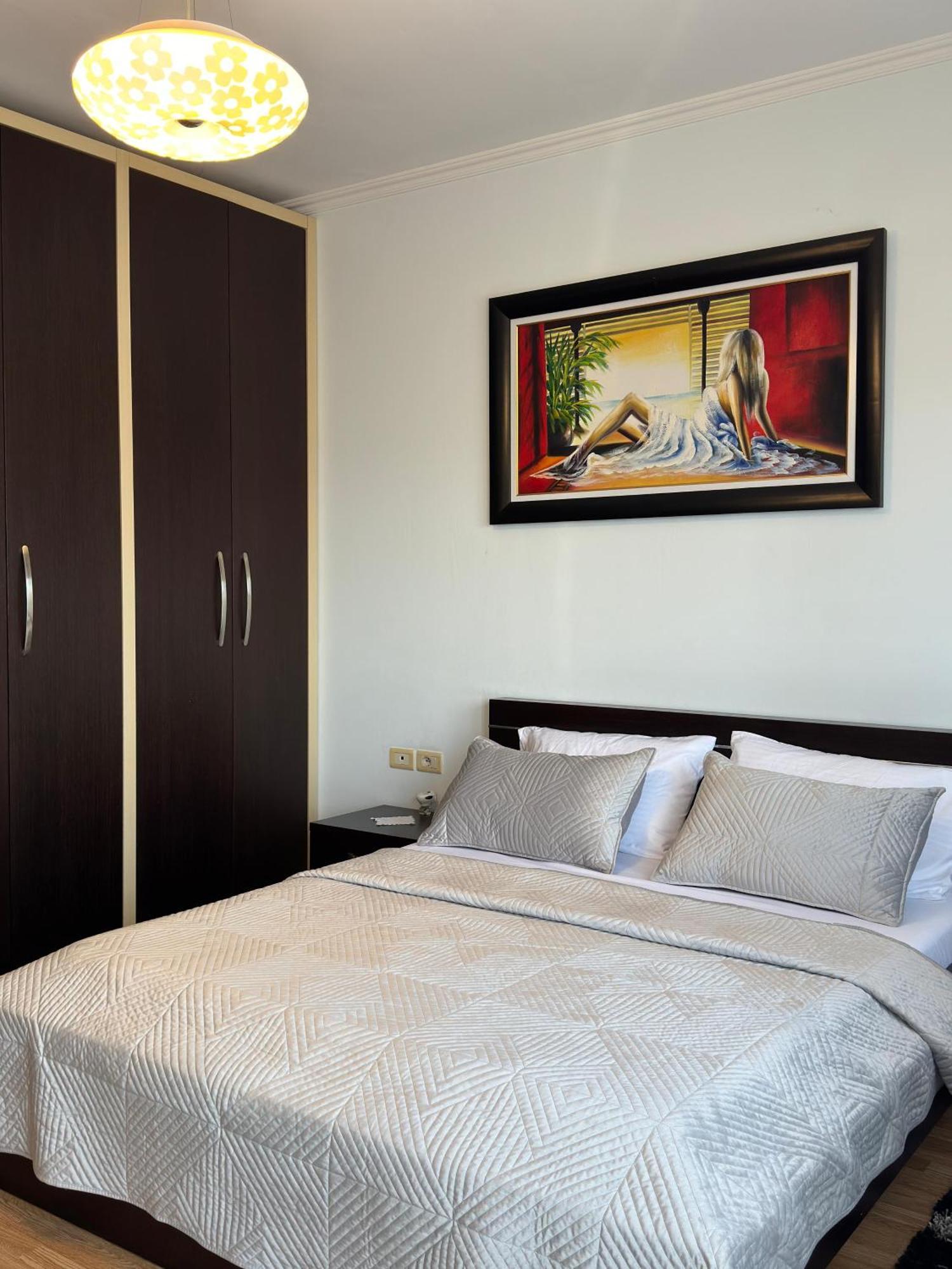 Spacious & Cozy Family Apt Near Sanatorium Appartement Tirana Buitenkant foto