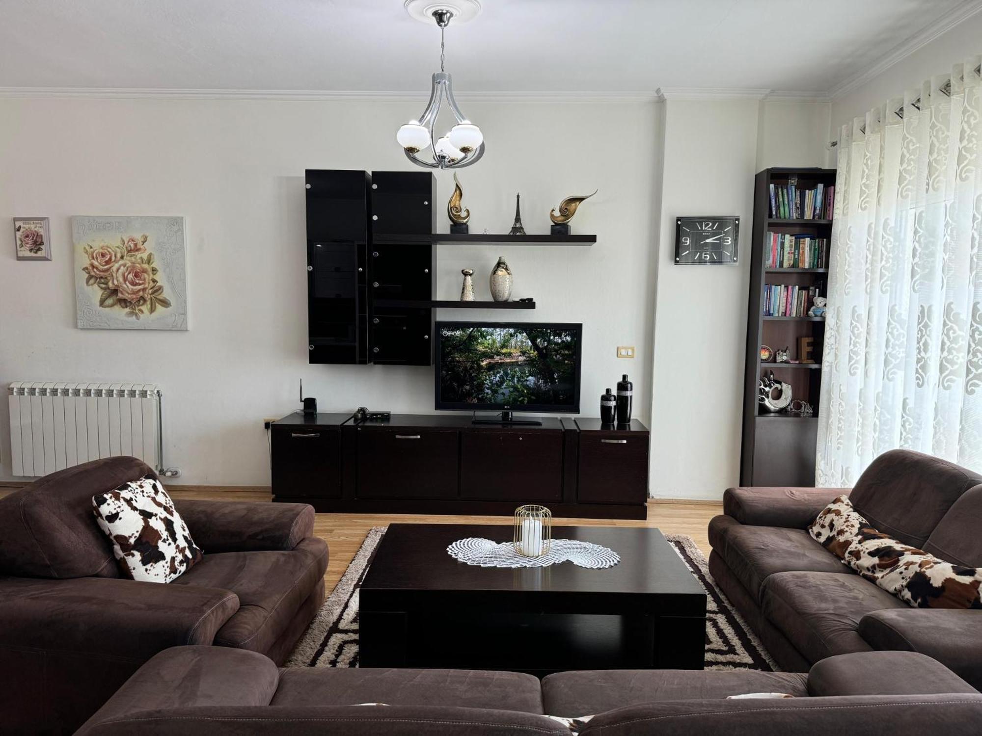 Spacious & Cozy Family Apt Near Sanatorium Appartement Tirana Buitenkant foto