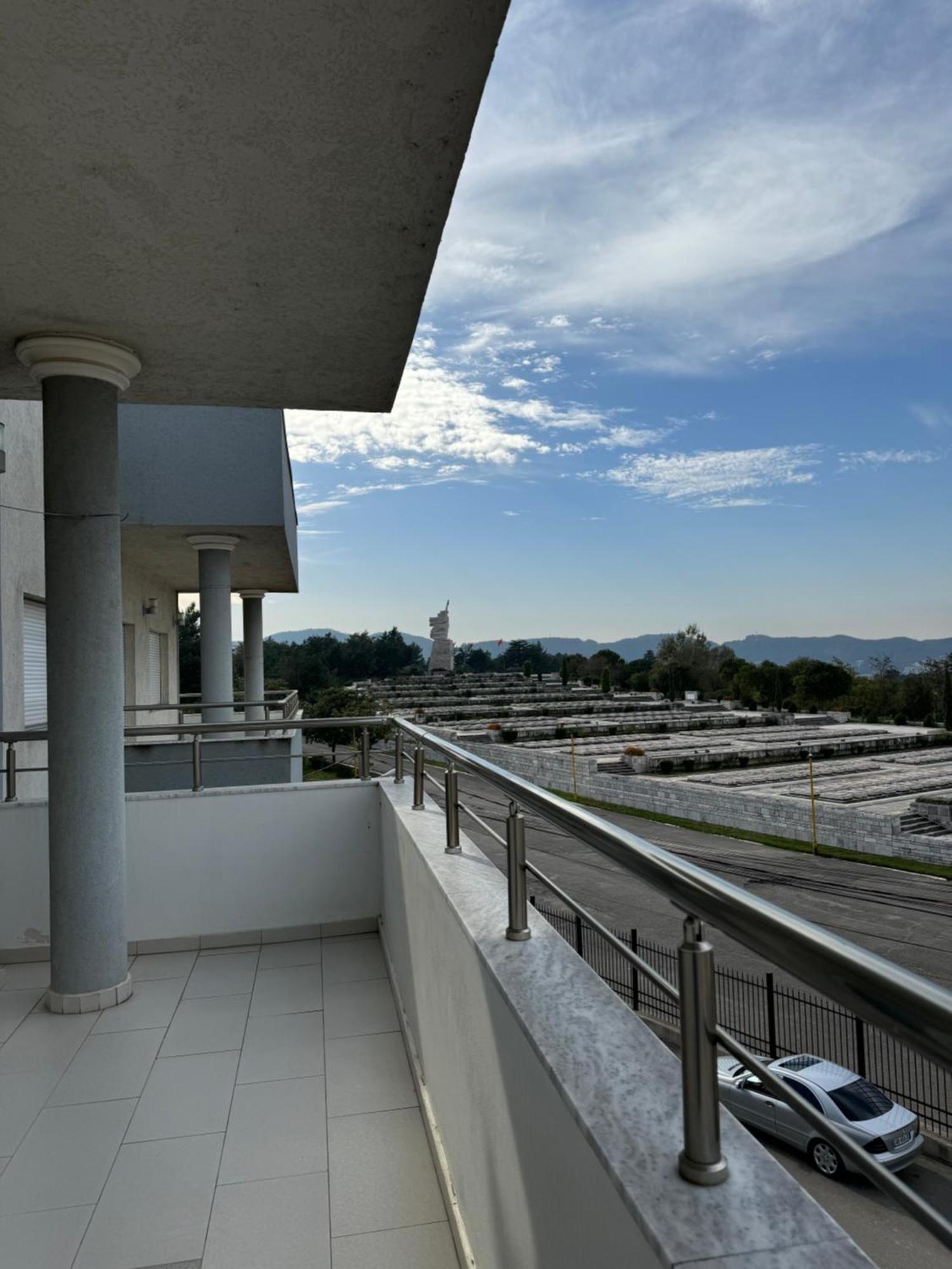 Spacious & Cozy Family Apt Near Sanatorium Appartement Tirana Buitenkant foto